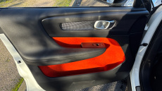 Volvo Xc40 2.0 T4 R DESIGN Pro 5dr AWD Geartronic Petrol Estate